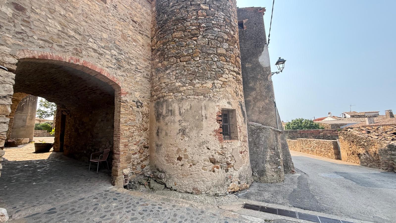 JOYA ARQUITECTÓNICA EN PLENO CORAZÓN DEL BAIX EMPORDÀ