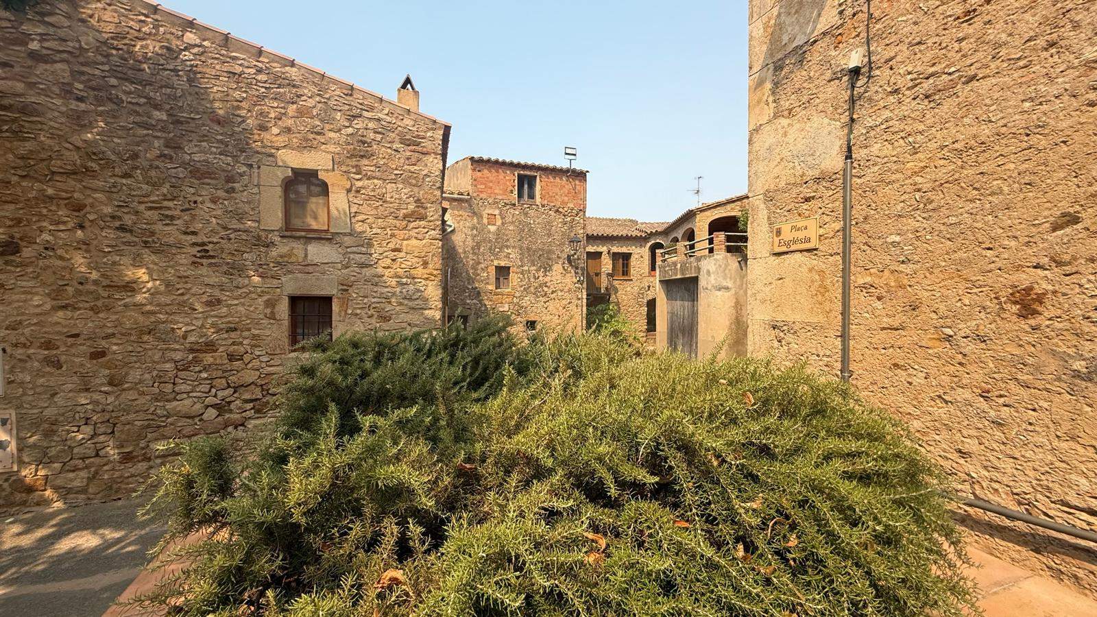 JOYA ARQUITECTÓNICA EN PLENO CORAZÓN DEL BAIX EMPORDÀ