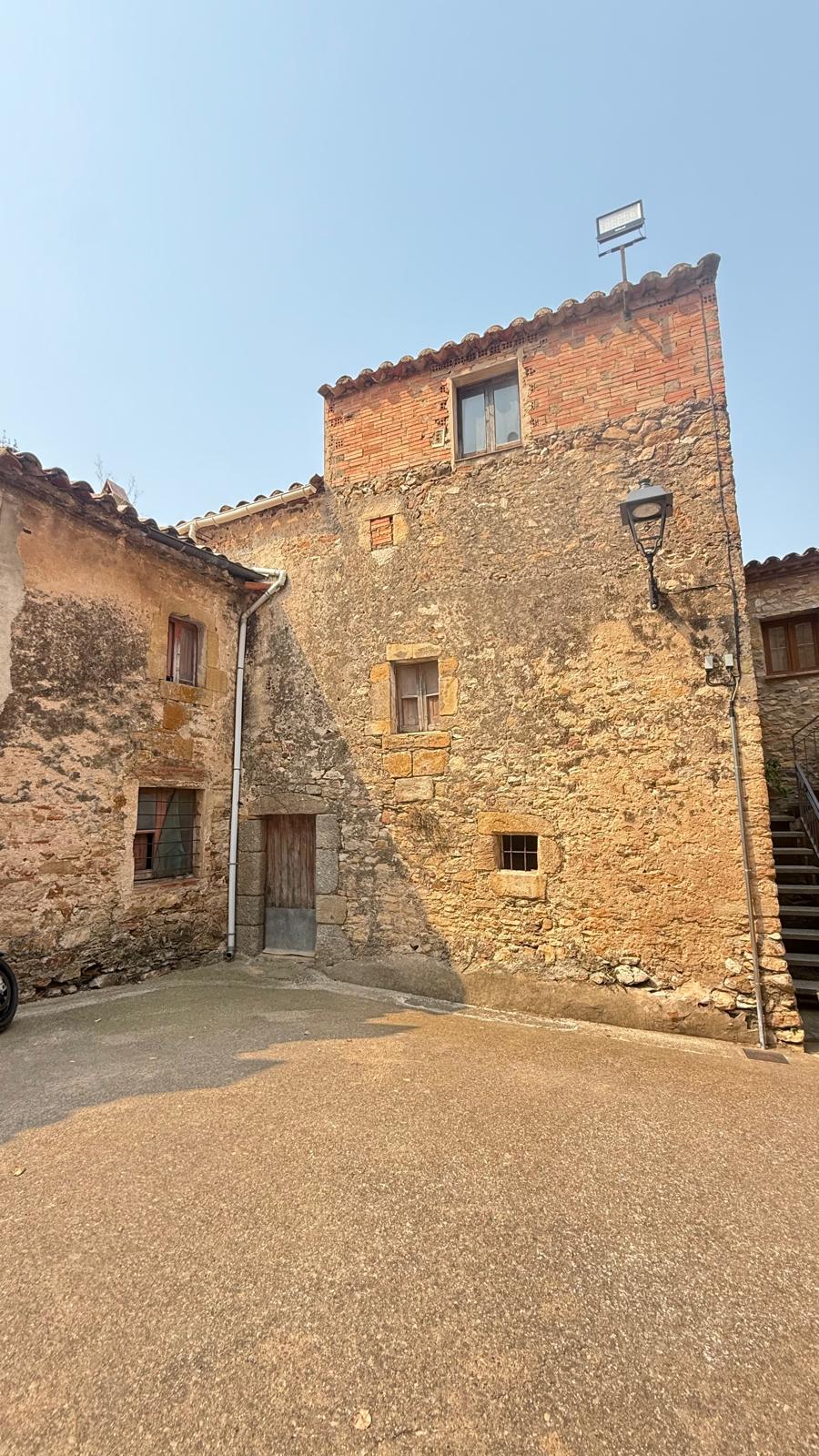 JOYA ARQUITECTÓNICA EN PLENO CORAZÓN DEL BAIX EMPORDÀ
