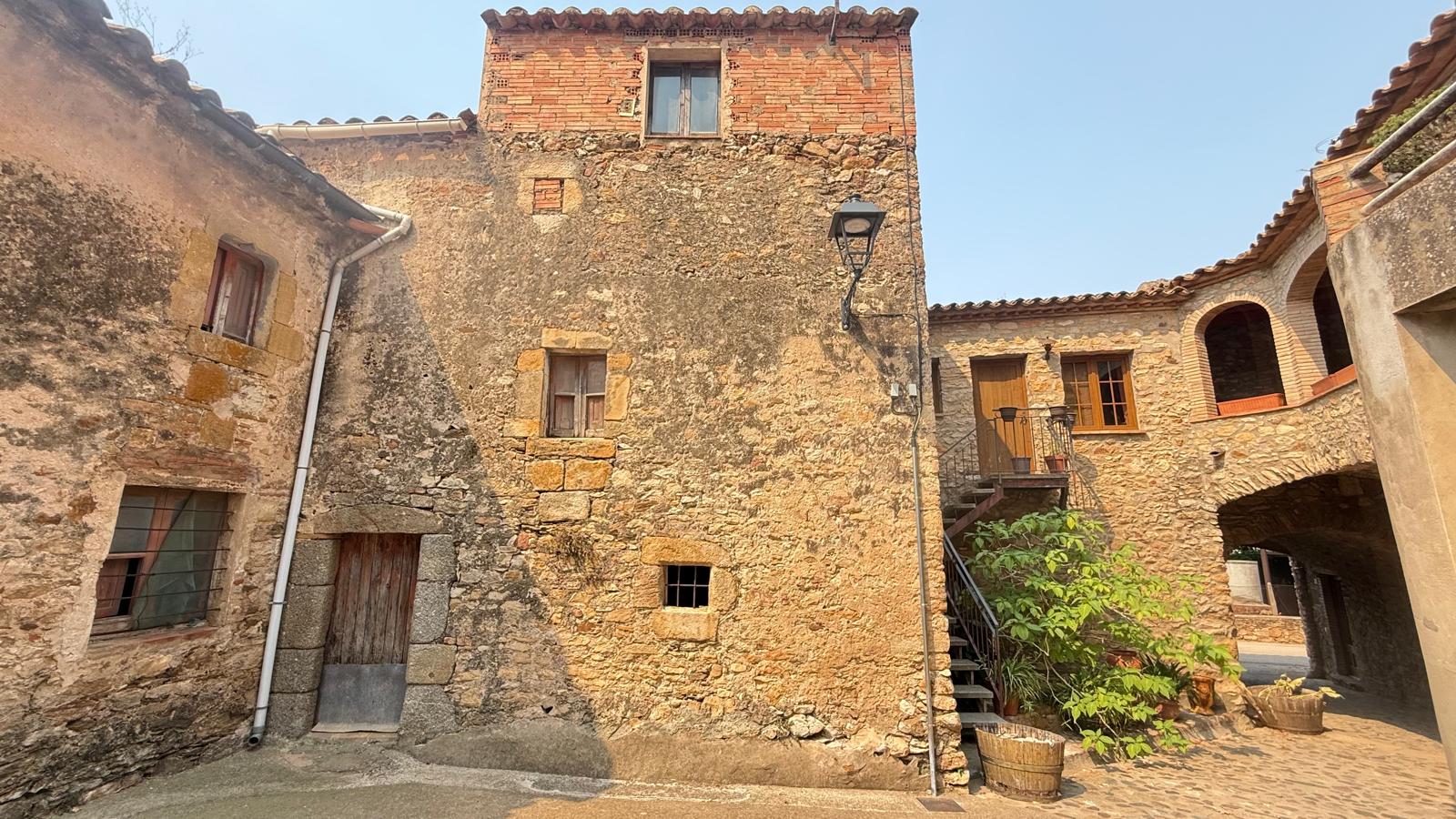 JOYA ARQUITECTÓNICA EN PLENO CORAZÓN DEL BAIX EMPORDÀ