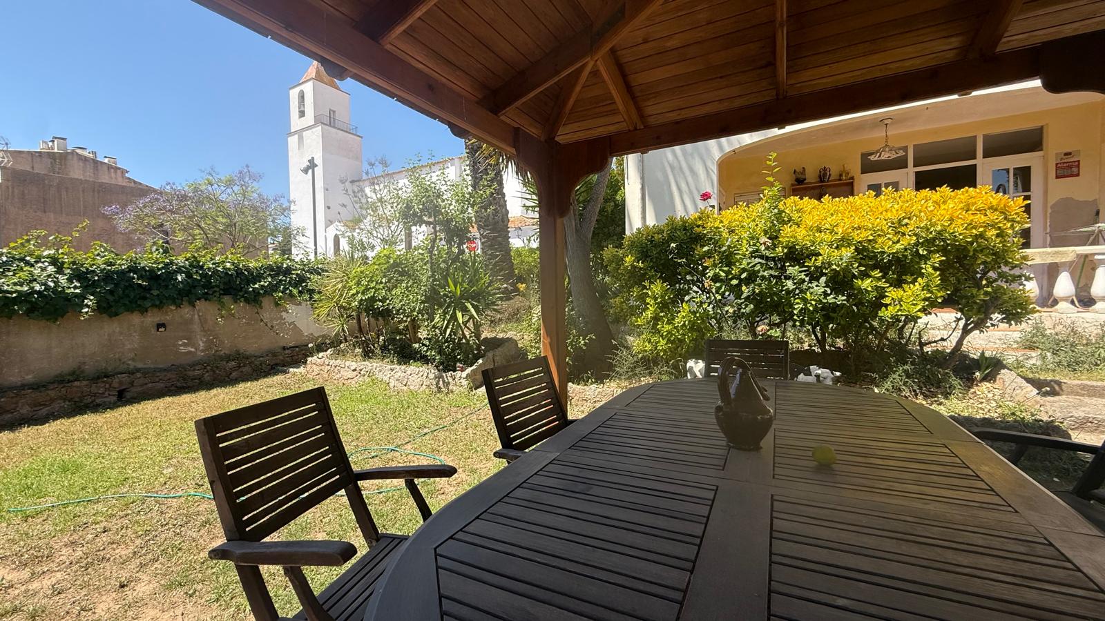 Típica casita de pescadores con jardín en venta situada en Calella de Palafrugell, Girona, Costa Brava