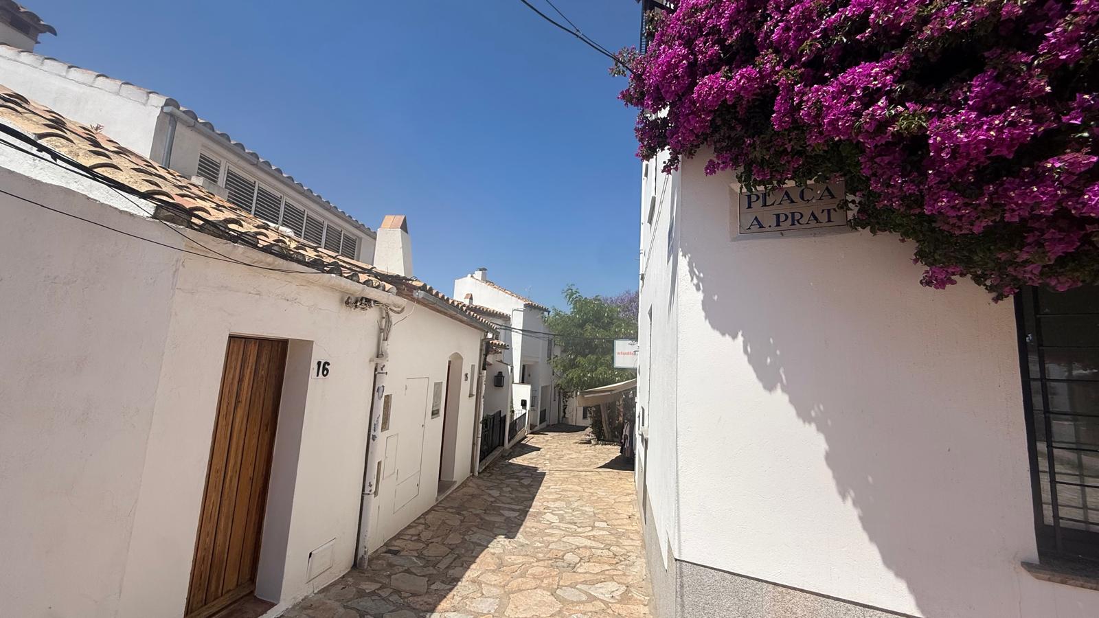 CASA DE PESCADORES CON JARDÍN EN VENTA A TAN SOLO 100 METROS DE LA PLATJA DEL CANADELL Y DEL PORT BO