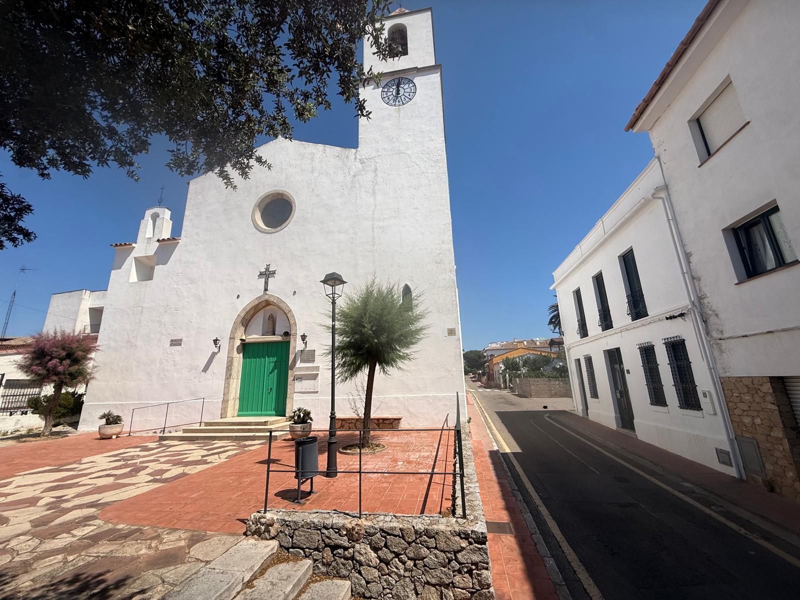 CASA DE PESCADORES CON JARDÍN EN VENTA A TAN SOLO 100 METROS DE LA PLATJA DEL CANADELL Y DEL PORT BO