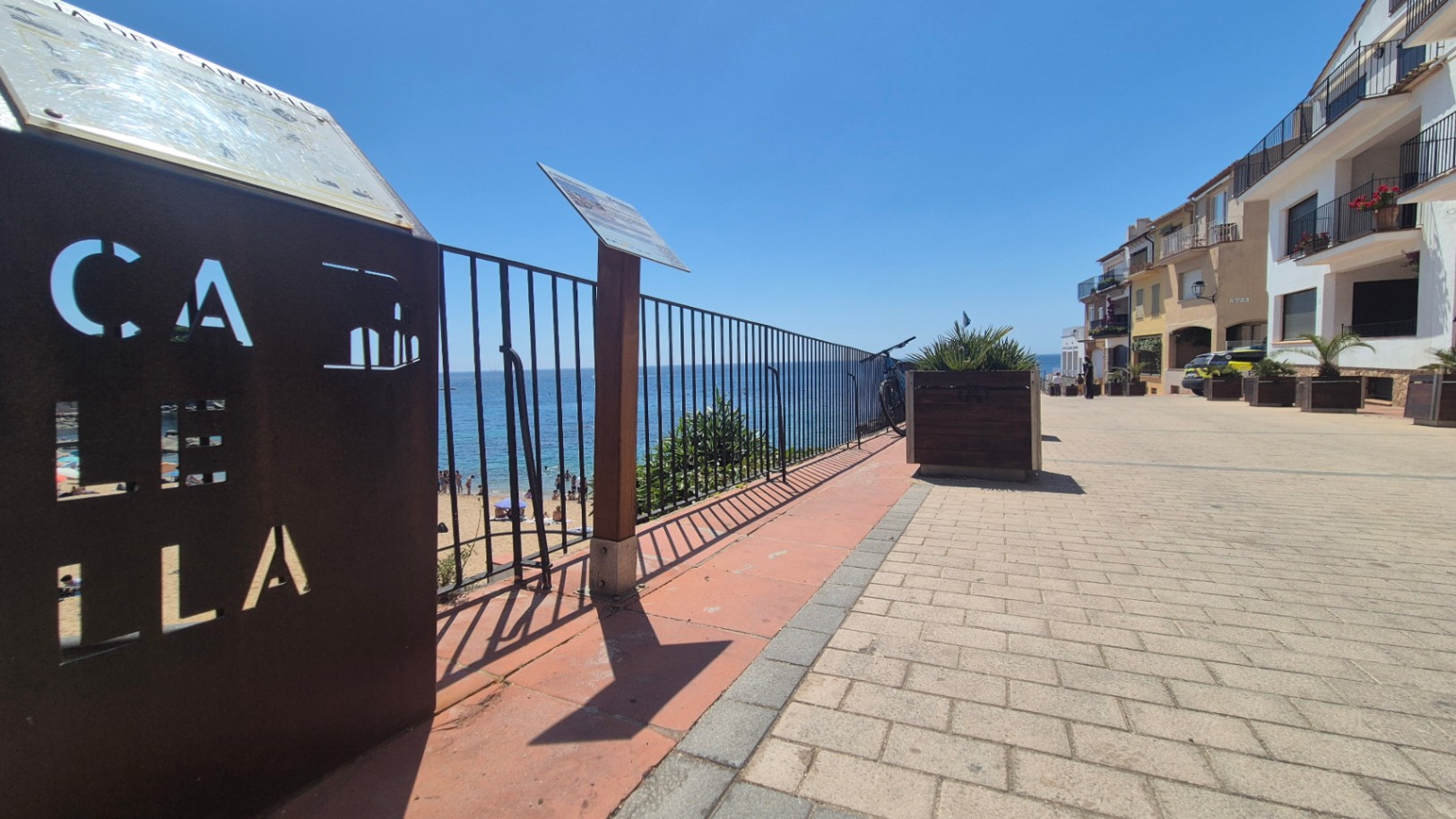 CASA DE PESCADORES CON JARDÍN EN VENTA A TAN SOLO 100 METROS DE LA PLATJA DEL CANADELL Y DEL PORT BO
