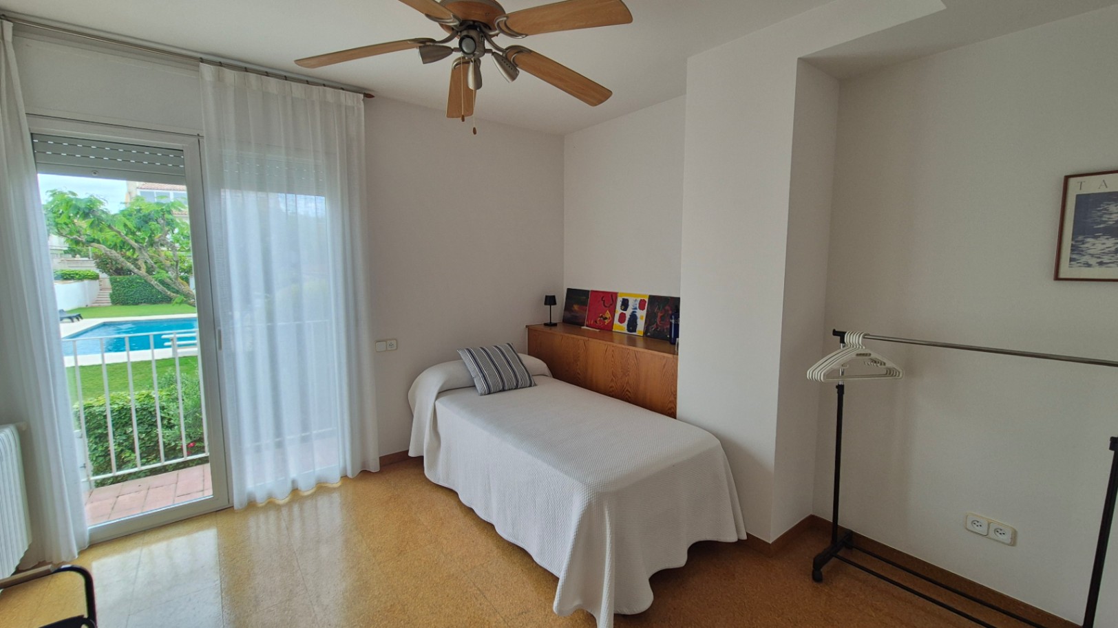 CASA CON JARDÍN Y PISCINA COMUNITARIA EN VENTA SITUADA EN EL CENTRO DE PALAFRUGELL, GIRONA, BAIX EMPORDÀ