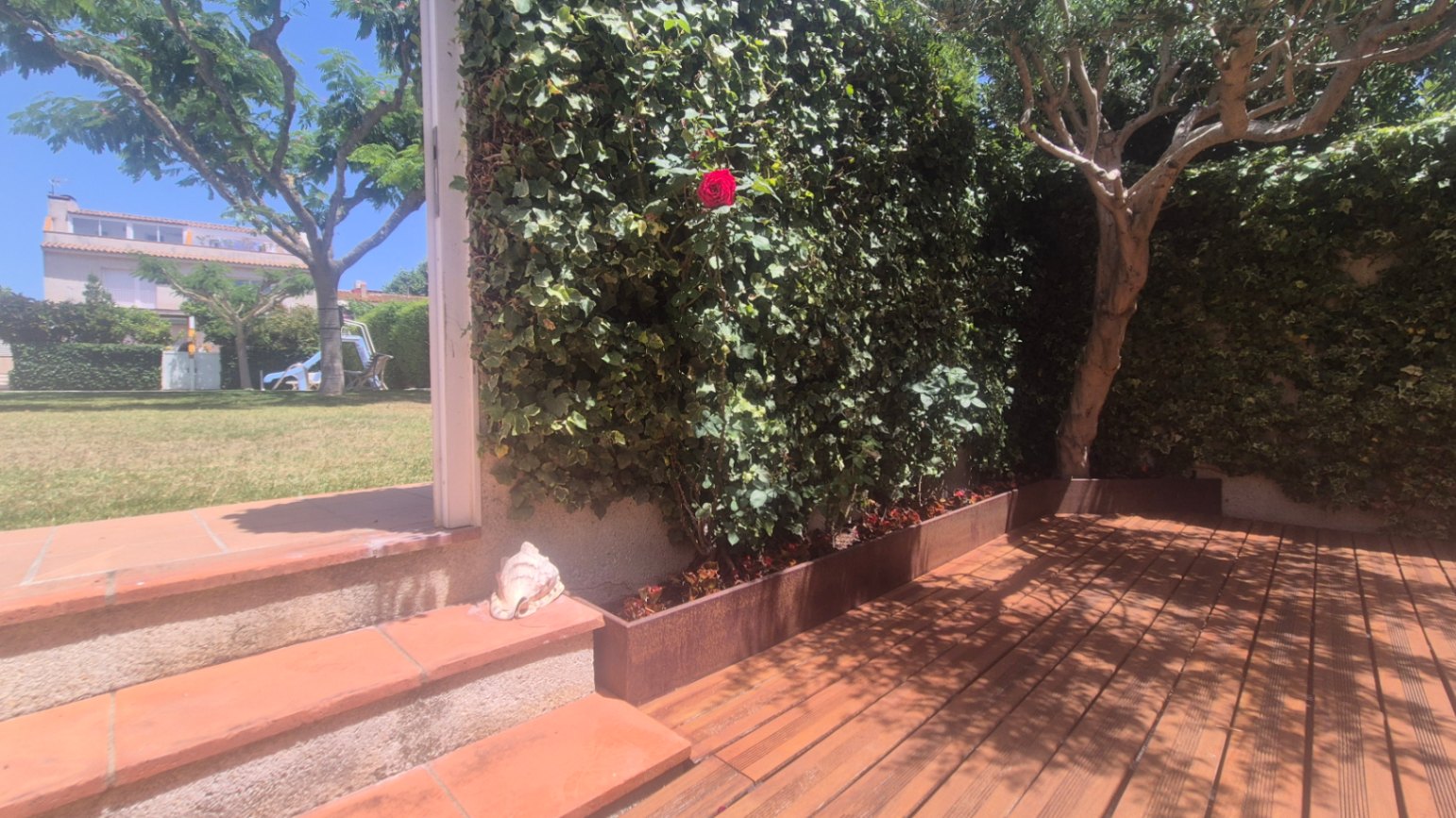 CASA CON JARDÍN Y PISCINA COMUNITARIA EN VENTA SITUADA EN EL CENTRO DE PALAFRUGELL, GIRONA, BAIX EMPORDÀ
