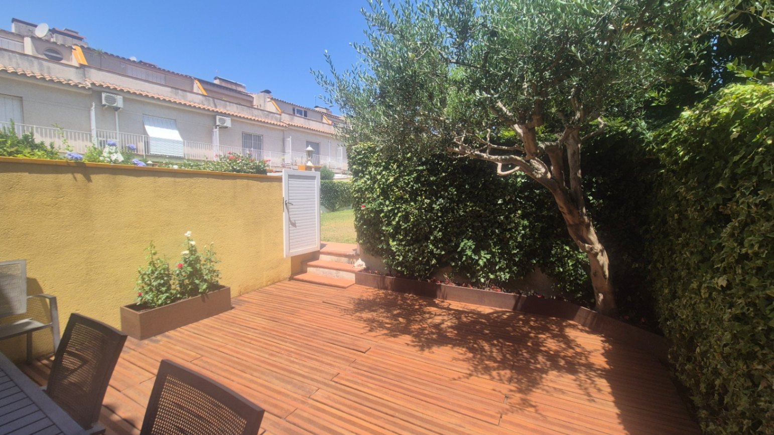 CASA CON JARDÍN Y PISCINA COMUNITARIA EN VENTA SITUADA EN EL CENTRO DE PALAFRUGELL, GIRONA, BAIX EMPORDÀ