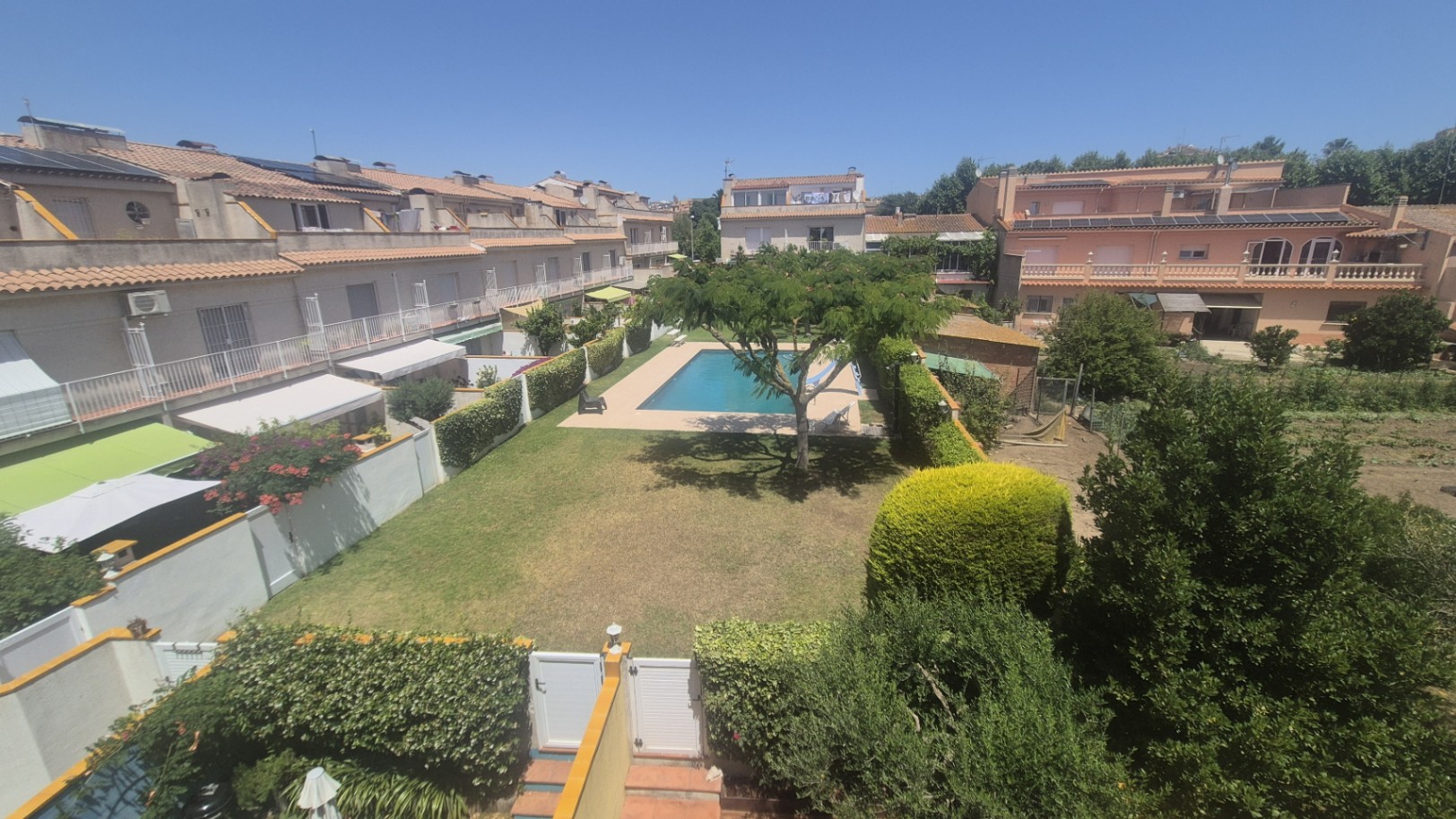 CASA CON JARDÍN Y PISCINA COMUNITARIA EN VENTA SITUADA EN EL CENTRO DE PALAFRUGELL, GIRONA, BAIX EMPORDÀ