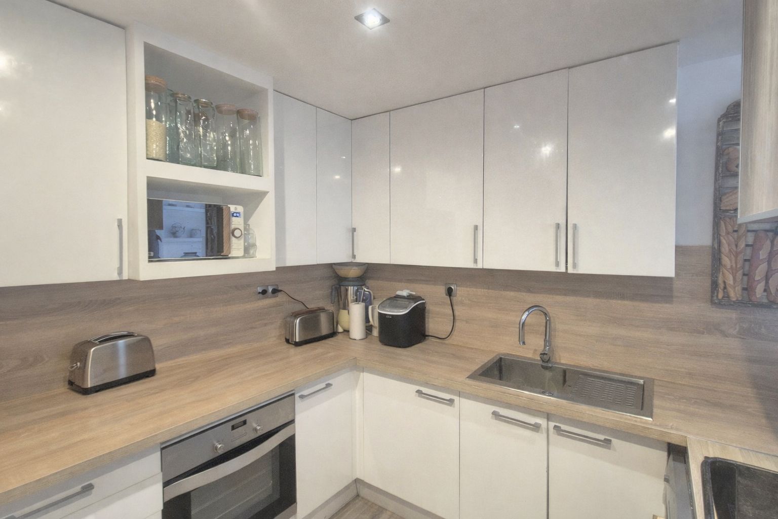 APARTAMENTO EN PLANTA BAJA EN VENTA CON JARDÍN PRIVADO Y PISCINA. SITUADO A 1 KM  DE LA PLAYA DE PALS, GIRONA, COSTA BRAVA.