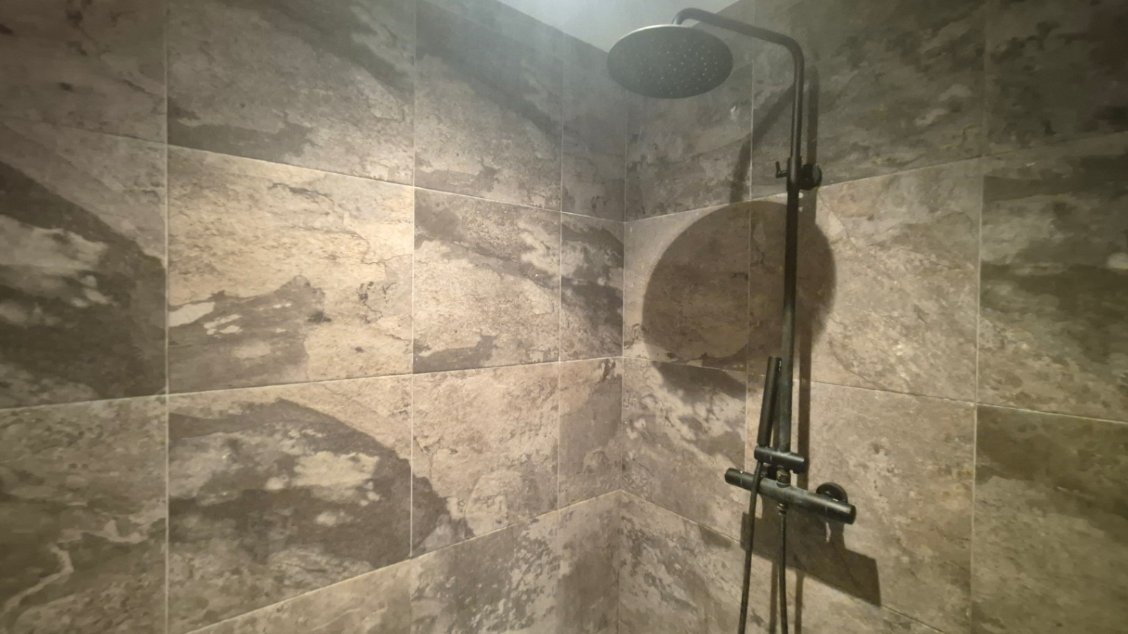 APARTAMENTO EN PLANTA BAJA EN VENTA CON JARDÍN PRIVADO Y PISCINA. SITUADO A 1 KM  DE LA PLAYA DE PALS, GIRONA, COSTA BRAVA.