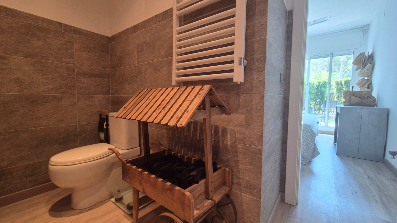 APARTAMENTO EN PLANTA BAJA EN VENTA CON JARDÍN PRIVADO Y PISCINA. SITUADO A 1 KM  DE LA PLAYA DE PALS, GIRONA, COSTA BRAVA.