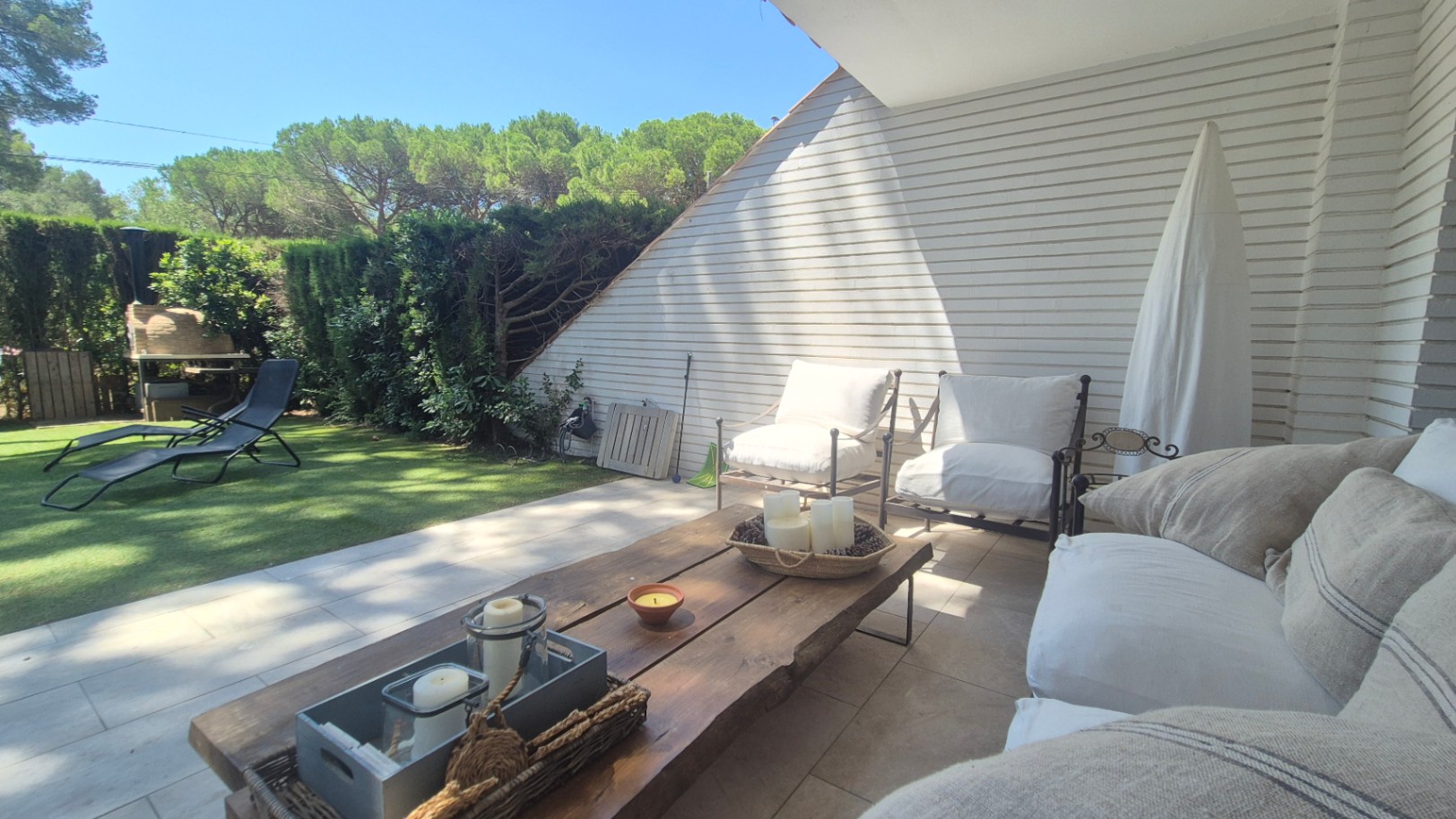 APARTAMENTO EN PLANTA BAJA EN VENTA CON JARDÍN PRIVADO Y PISCINA. SITUADO A 1 KM  DE LA PLAYA DE PALS, GIRONA, COSTA BRAVA.