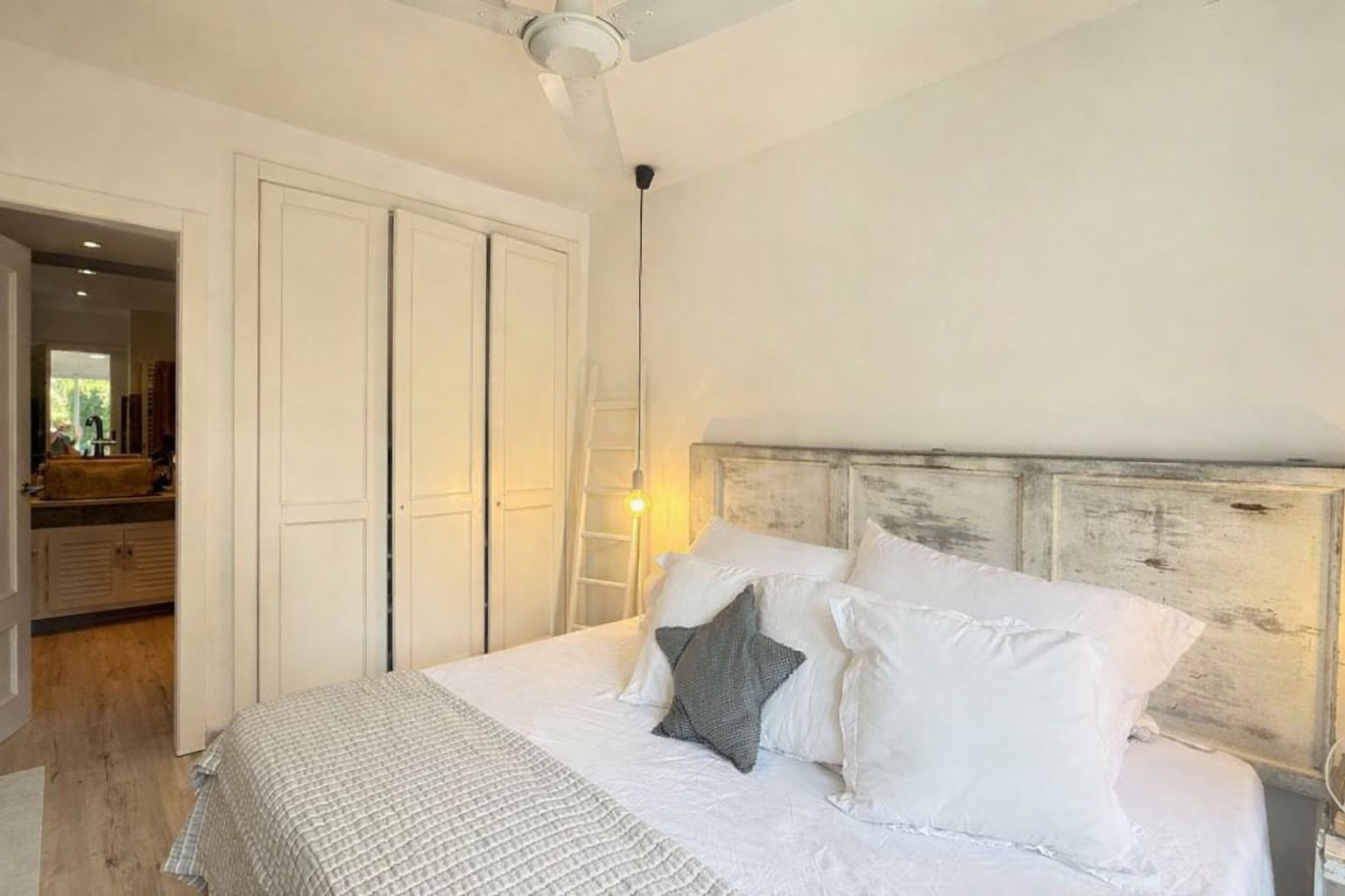 APARTAMENTO EN PLANTA BAJA EN VENTA CON JARDÍN PRIVADO Y PISCINA. SITUADO A 1 KM  DE LA PLAYA DE PALS, GIRONA, COSTA BRAVA.