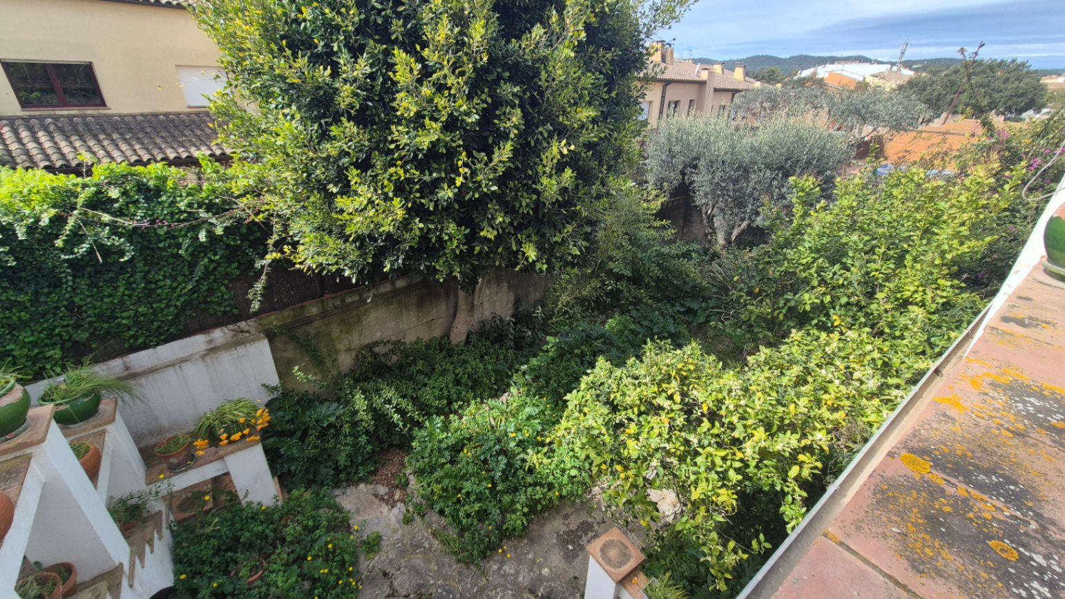 CASA EN VENTA CON GARAJE Y JARDÍN EN EL CENTRO DE PALAFRUGELL