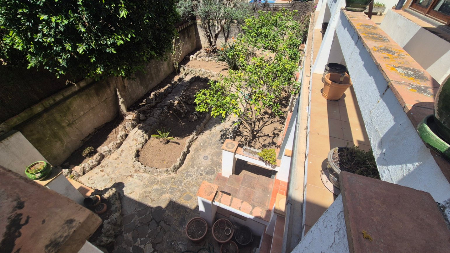 CASA EN VENTA CON GARAJE Y JARDÍN EN EL CENTRO DE PALAFRUGELL