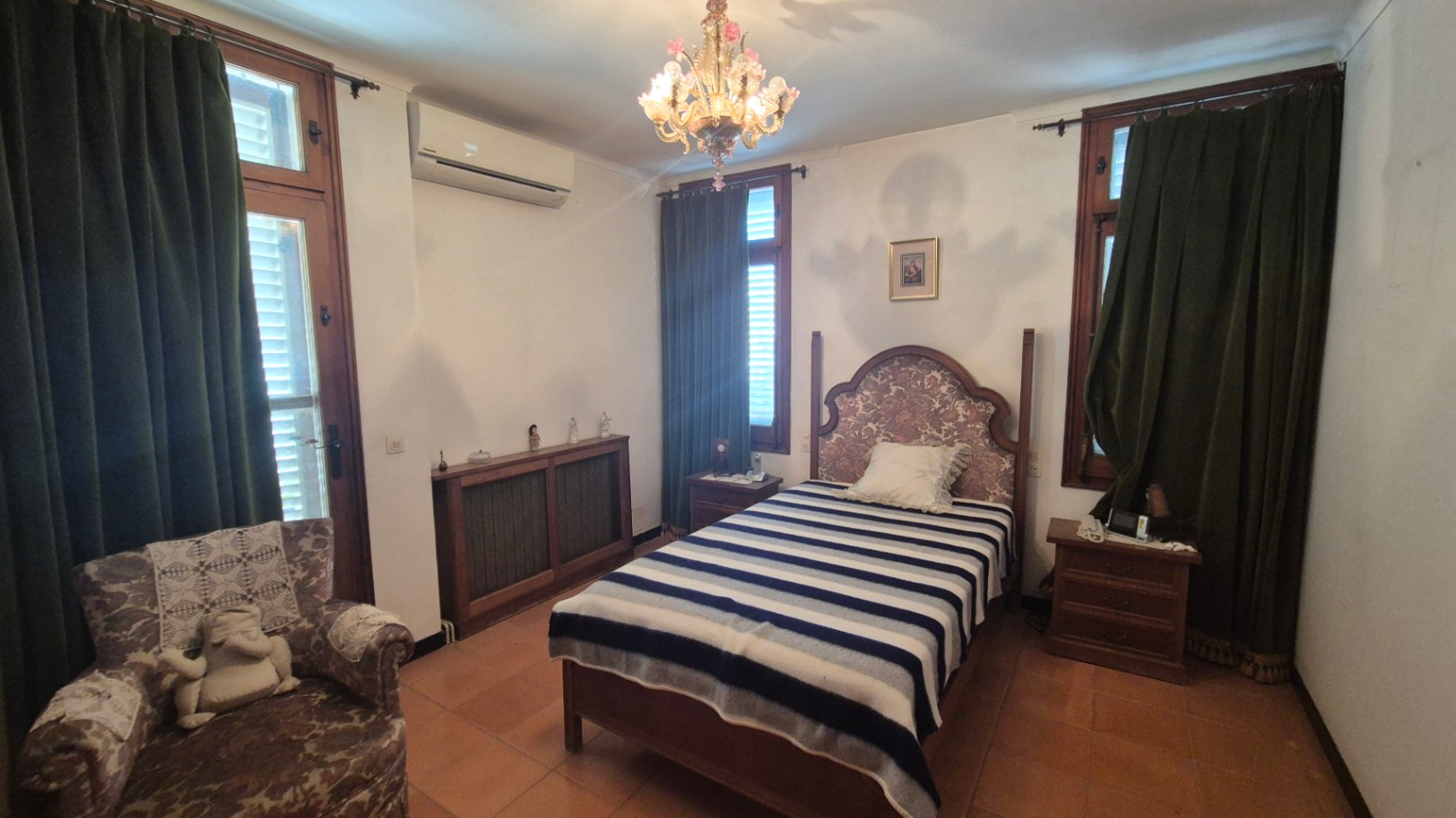 CASA EN VENTA CON GARAJE Y JARDÍN EN EL CENTRO DE PALAFRUGELL
