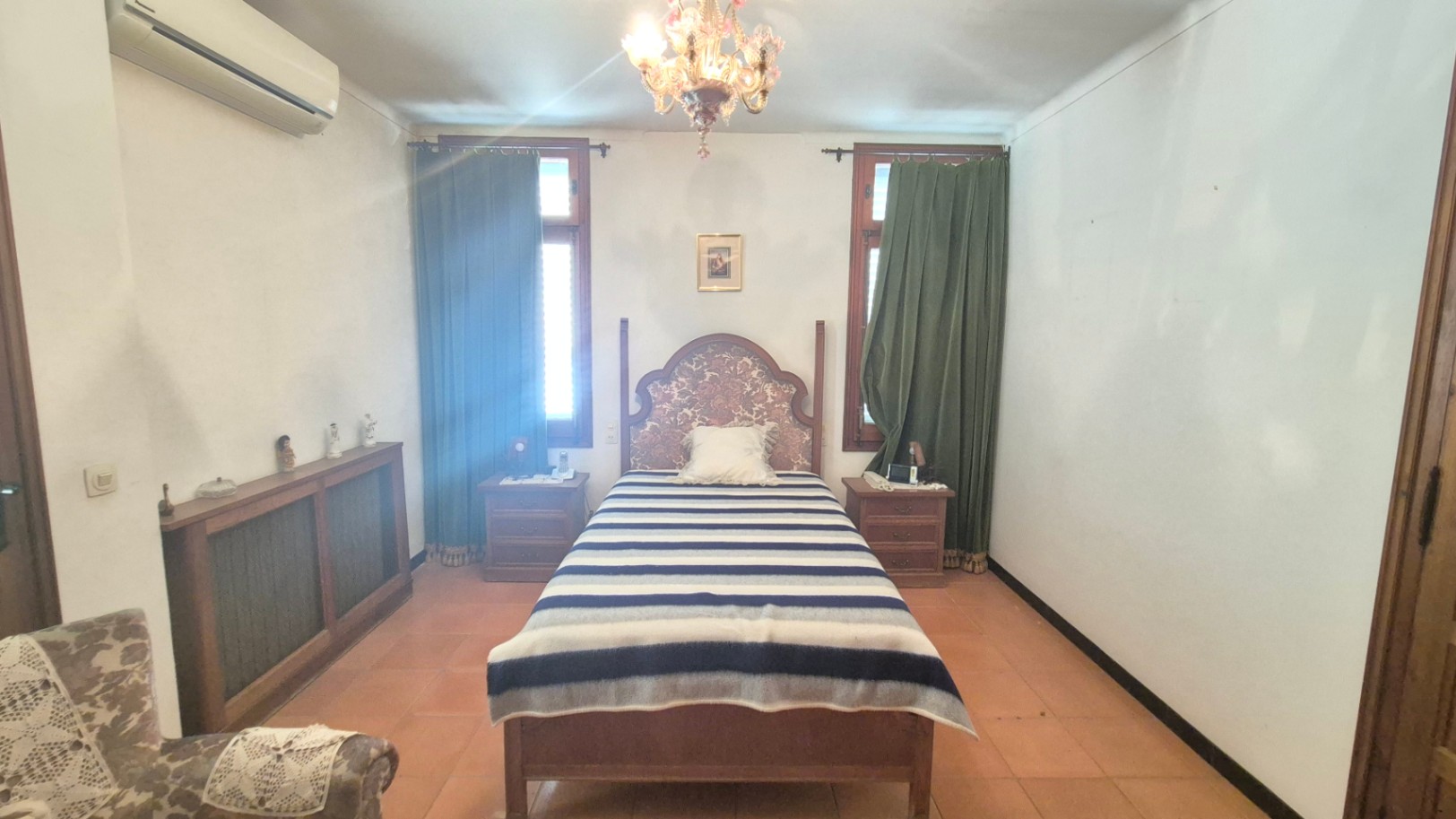 CASA EN VENTA CON GARAJE Y JARDÍN EN EL CENTRO DE PALAFRUGELL