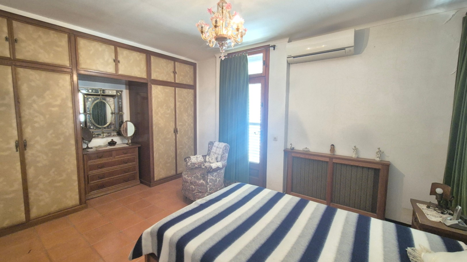 CASA EN VENTA CON GARAJE Y JARDÍN EN EL CENTRO DE PALAFRUGELL
