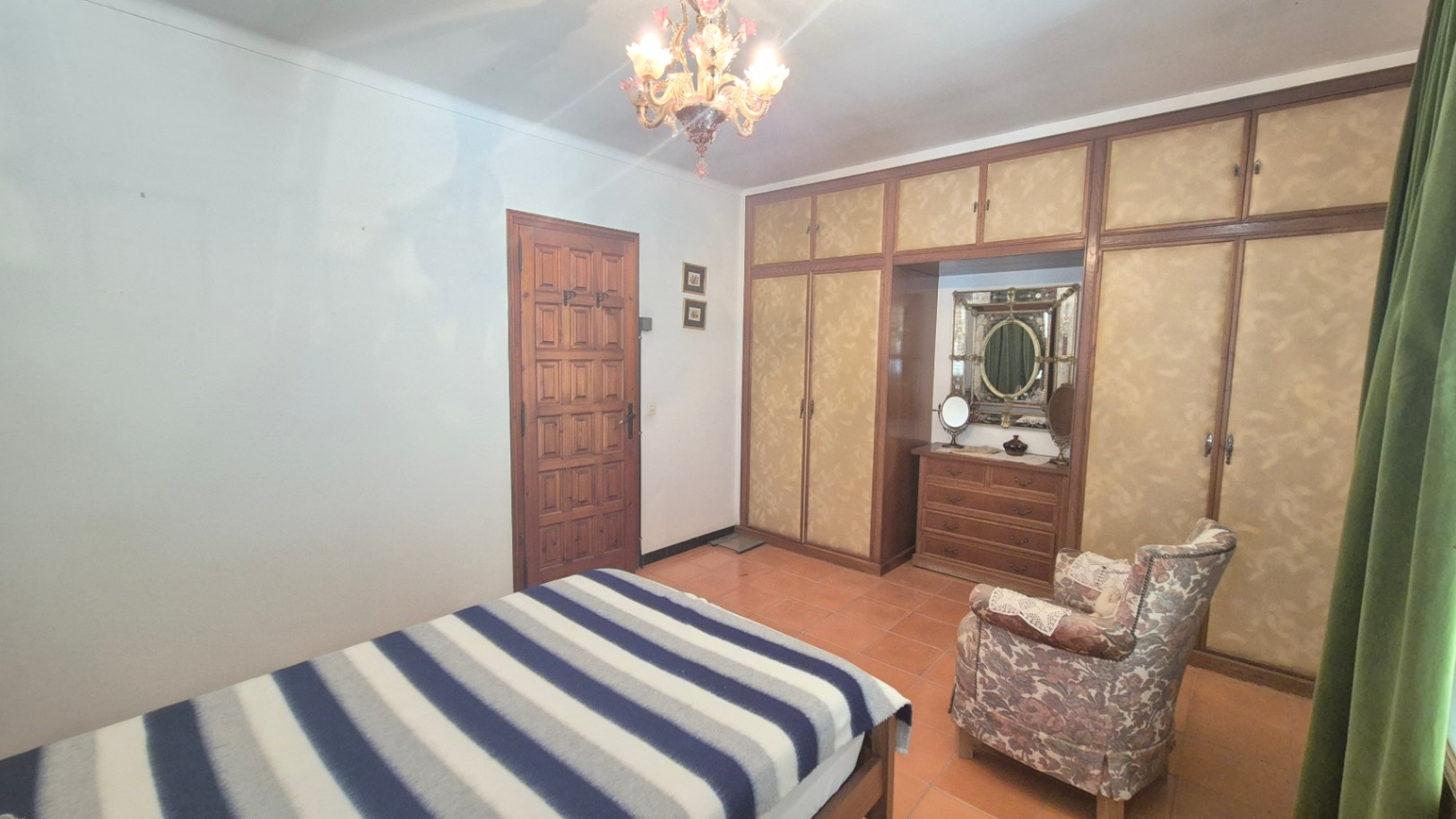 CASA EN VENTA CON GARAJE Y JARDÍN EN EL CENTRO DE PALAFRUGELL