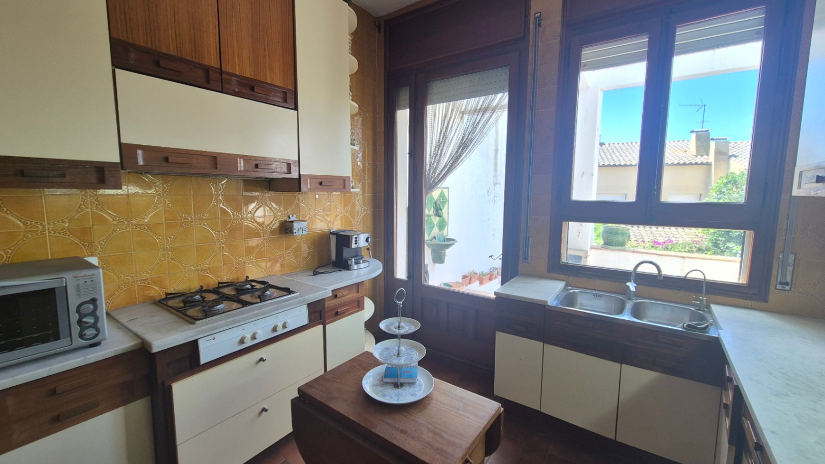 CASA EN VENTA CON GARAJE Y JARDÍN EN EL CENTRO DE PALAFRUGELL