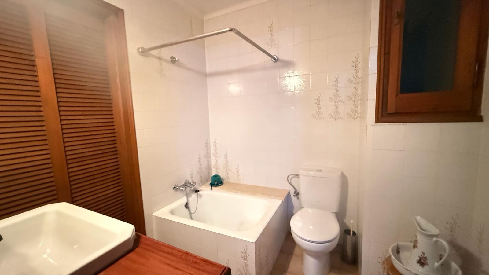 CASA EN VENTA CON GARAJE Y JARDÍN EN EL CENTRO DE PALAFRUGELL
