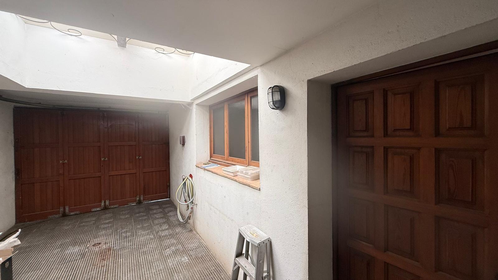 CASA EN VENTA CON GARAJE Y JARDÍN EN EL CENTRO DE PALAFRUGELL