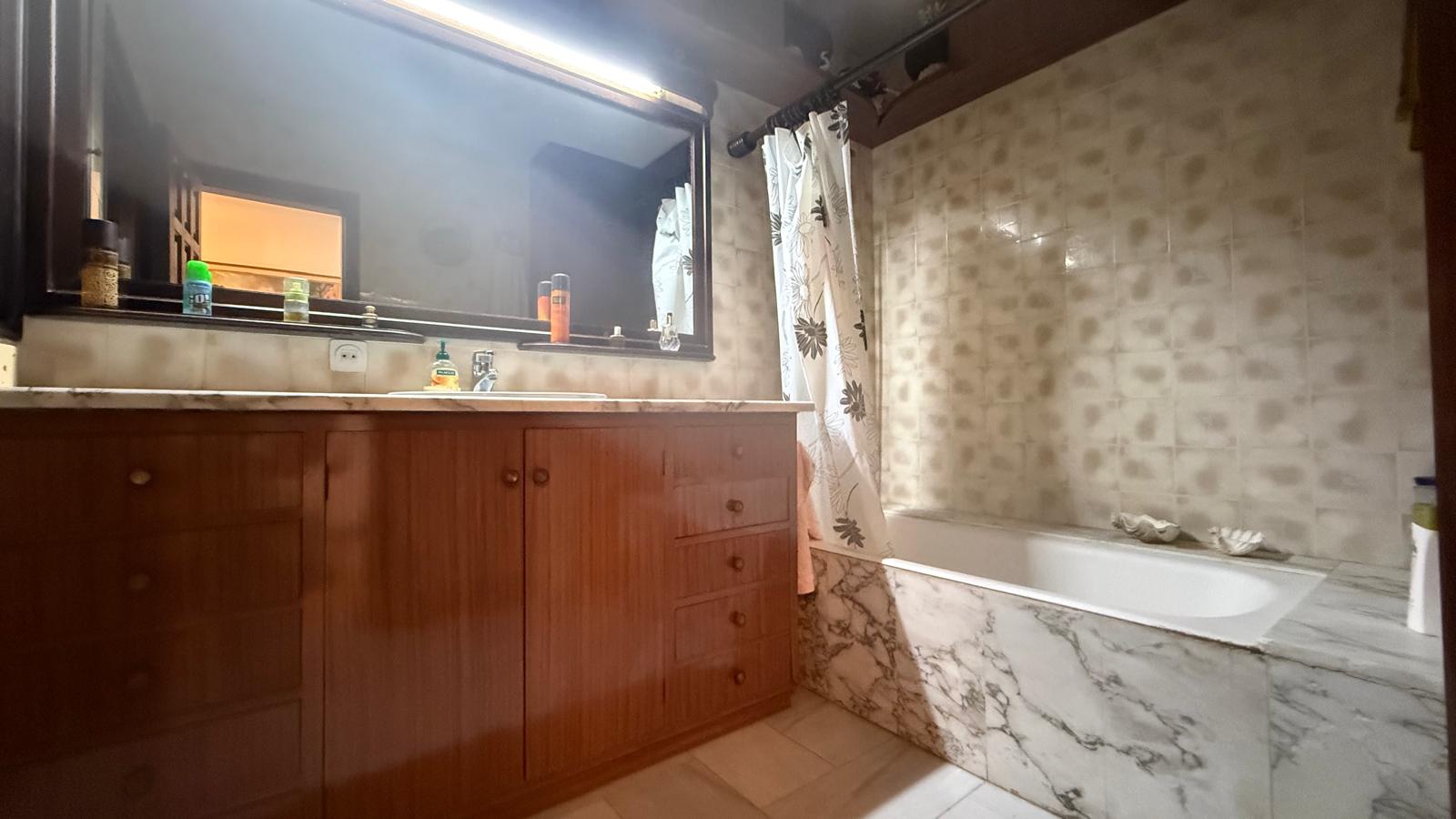 CASA EN VENTA CON GARAJE Y JARDÍN EN EL CENTRO DE PALAFRUGELL
