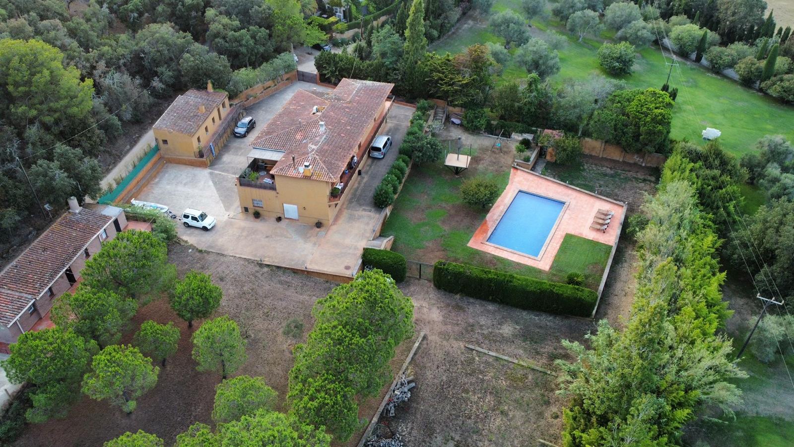 FINCA DE 4.000 M2 CON CASA DE CAMPO SITUADA EN UN EXCLUSIVO PARAJE ENTRE CALELLA DE PALAFRUGELL Y MONT-RAS