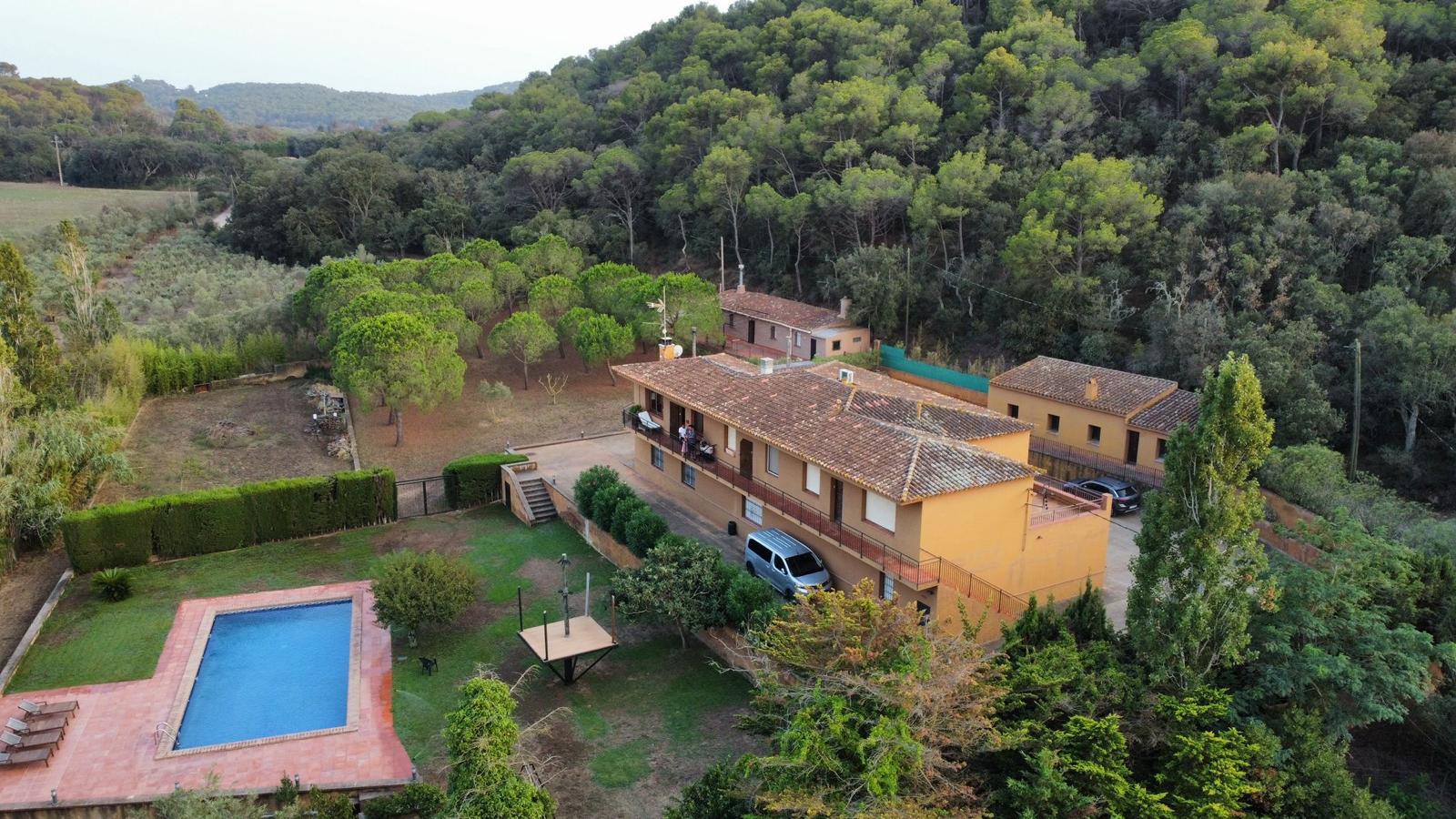 FINCA DE 4.000 M2 CON CASA DE CAMPO SITUADA EN UN EXCLUSIVO PARAJE ENTRE CALELLA DE PALAFRUGELL Y MONT-RAS