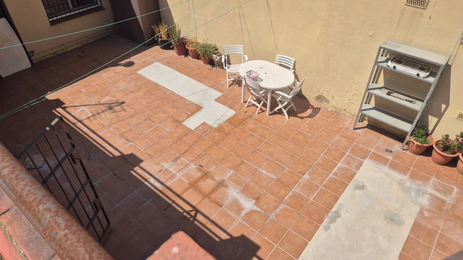 CASA EN VENTA, CON GARAJE, JARDÍN, TERRAZA Y PATIO, SITUADA EN  ZONA RESIDENCIAL