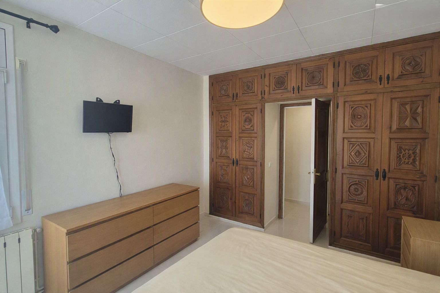 CASA EN VENTA, CON GARAJE, JARDÍN, TERRAZA Y PATIO, SITUADA EN  ZONA RESIDENCIAL