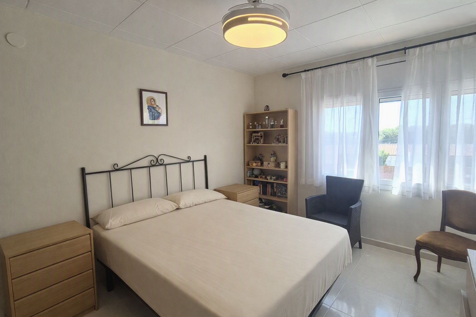 CASA EN VENTA, CON GARAJE, JARDÍN, TERRAZA Y PATIO, SITUADA EN  ZONA RESIDENCIAL