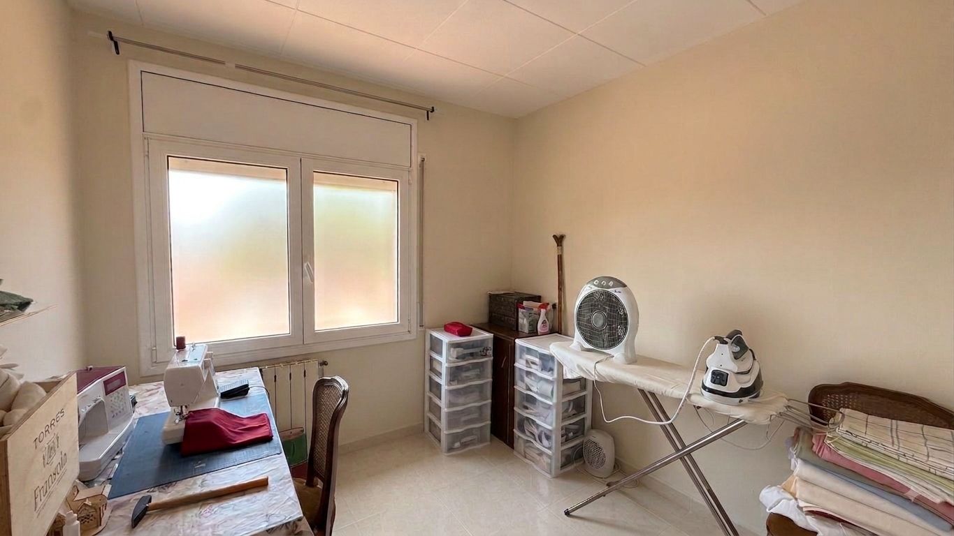 CASA EN VENTA, CON GARAJE, JARDÍN, TERRAZA Y PATIO, SITUADA EN  ZONA RESIDENCIAL