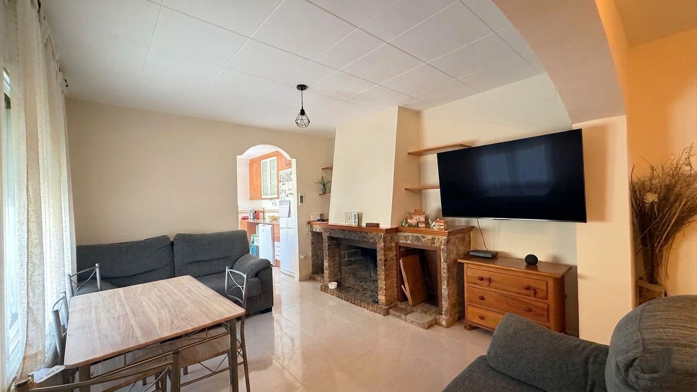 CASA EN VENTA, CON GARAJE, JARDÍN, TERRAZA Y PATIO, SITUADA EN  ZONA RESIDENCIAL