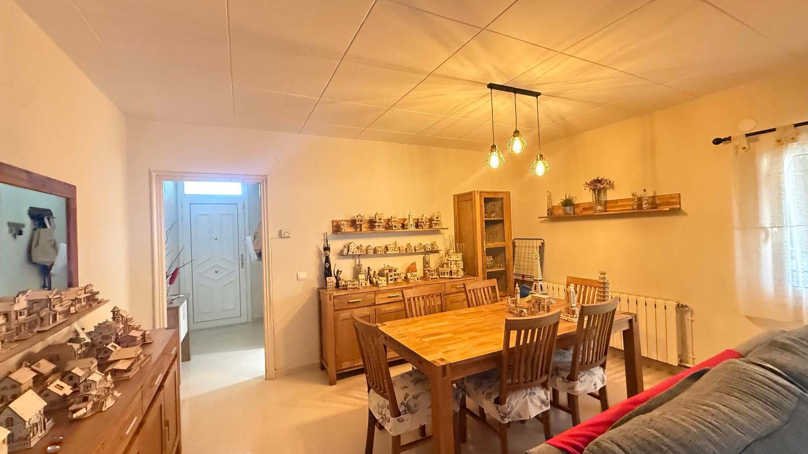CASA EN VENTA, CON GARAJE, JARDÍN, TERRAZA Y PATIO, SITUADA EN  ZONA RESIDENCIAL