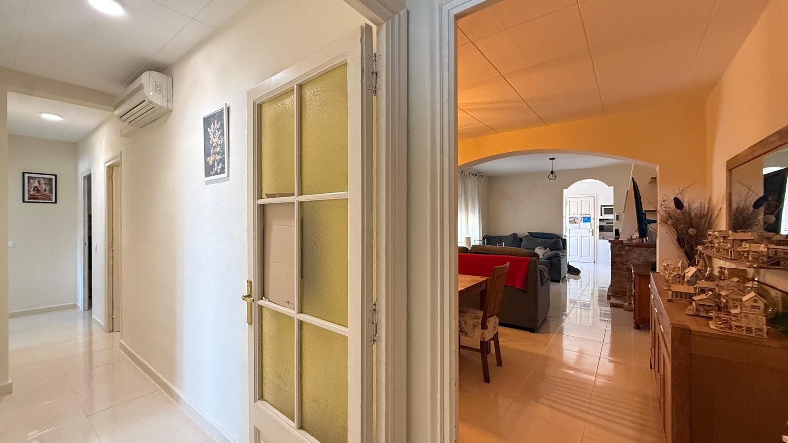 CASA EN VENTA, CON GARAJE, JARDÍN, TERRAZA Y PATIO, SITUADA EN  ZONA RESIDENCIAL