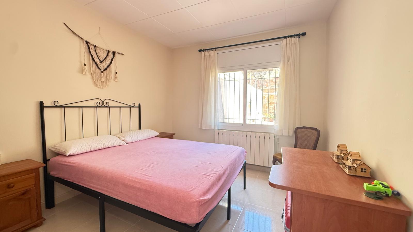 CASA EN VENTA, CON GARAJE, JARDÍN, TERRAZA Y PATIO, SITUADA EN  ZONA RESIDENCIAL