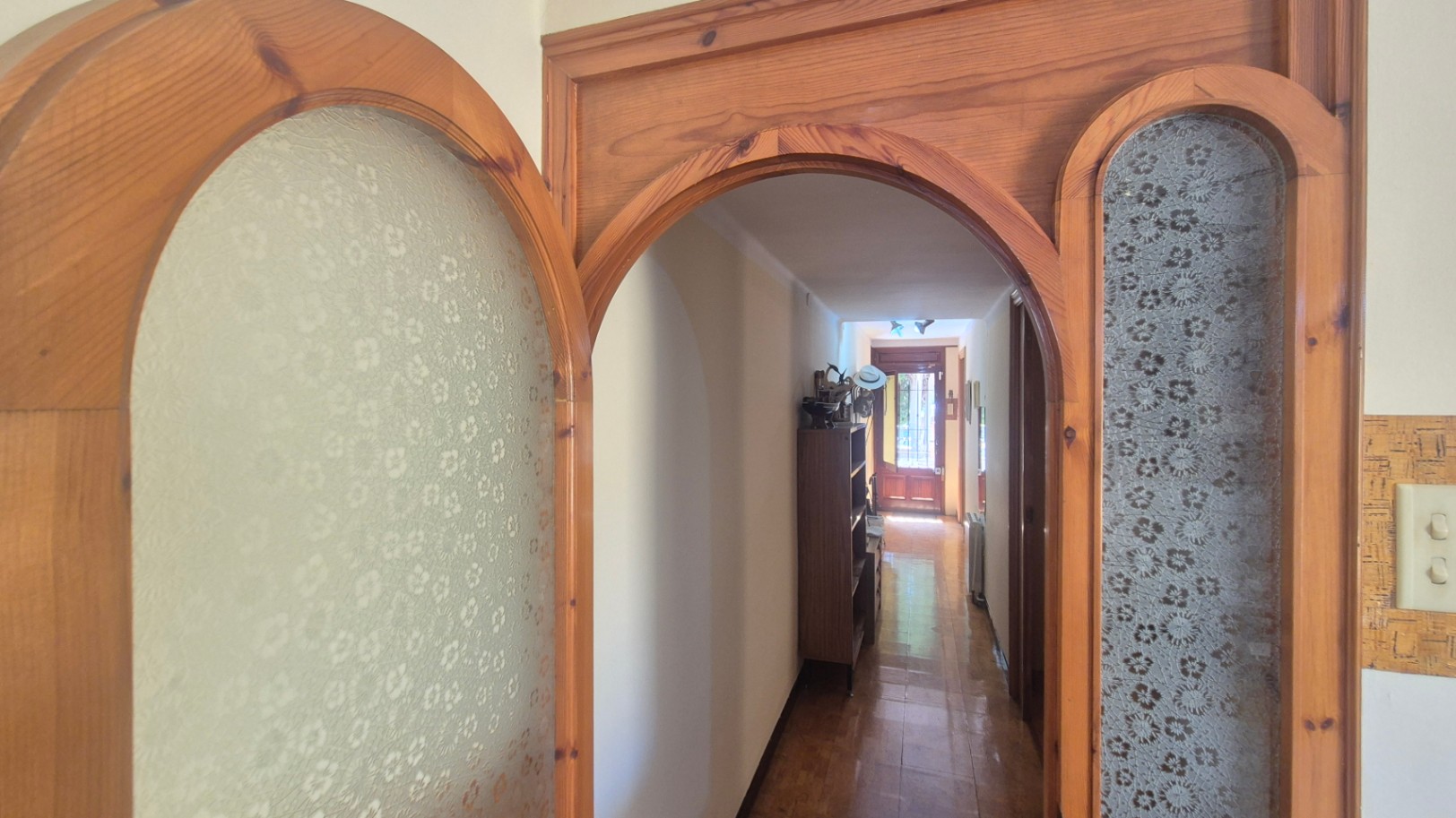 CASA DE PUEBLO HABITABLE, SEMI-ESQUINERA CON PATIO, TERRAZA Y GARAJE EN VENTA EN PALAFRUGELL