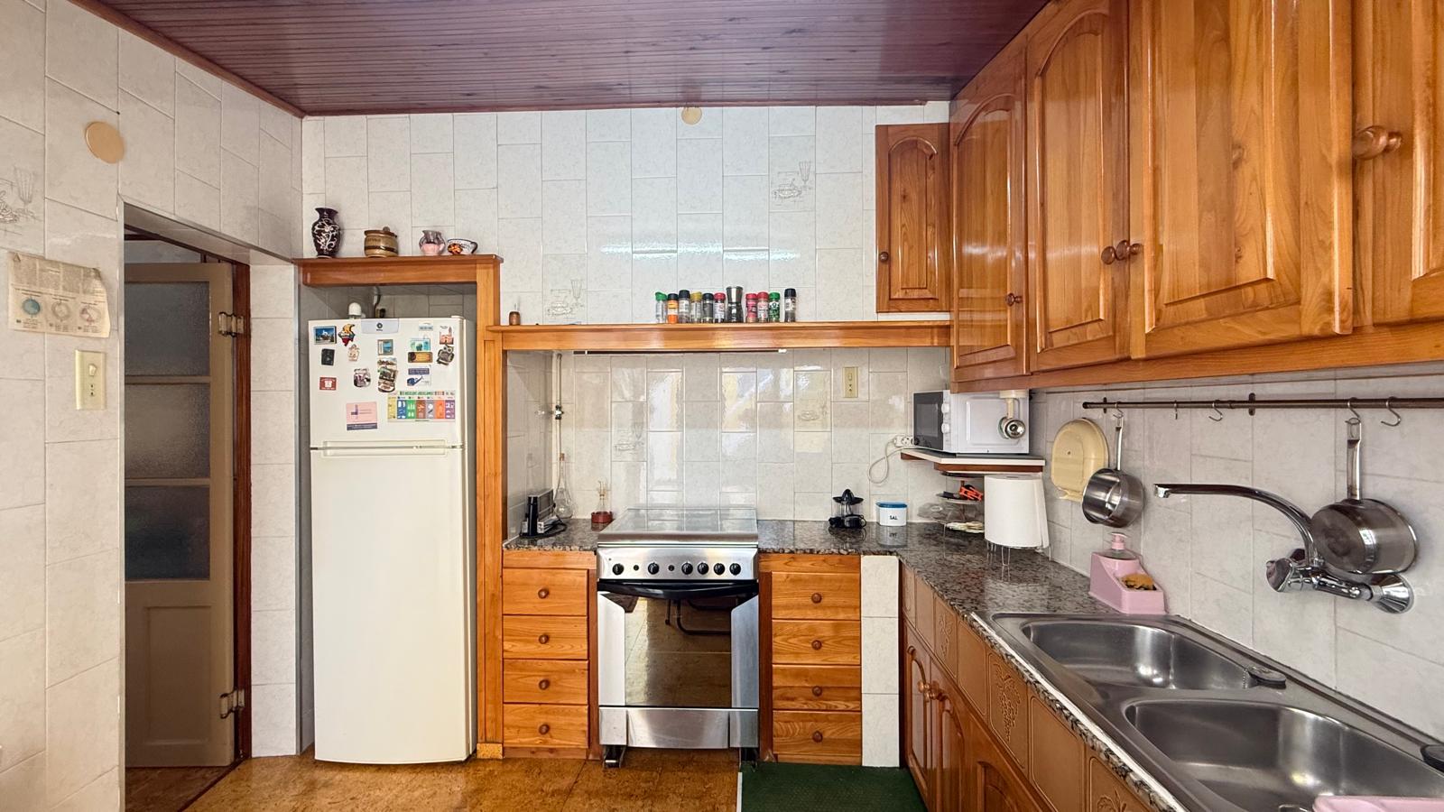 CASA DE PUEBLO HABITABLE, SEMI-ESQUINERA CON PATIO, TERRAZA Y GARAJE EN VENTA EN PALAFRUGELL