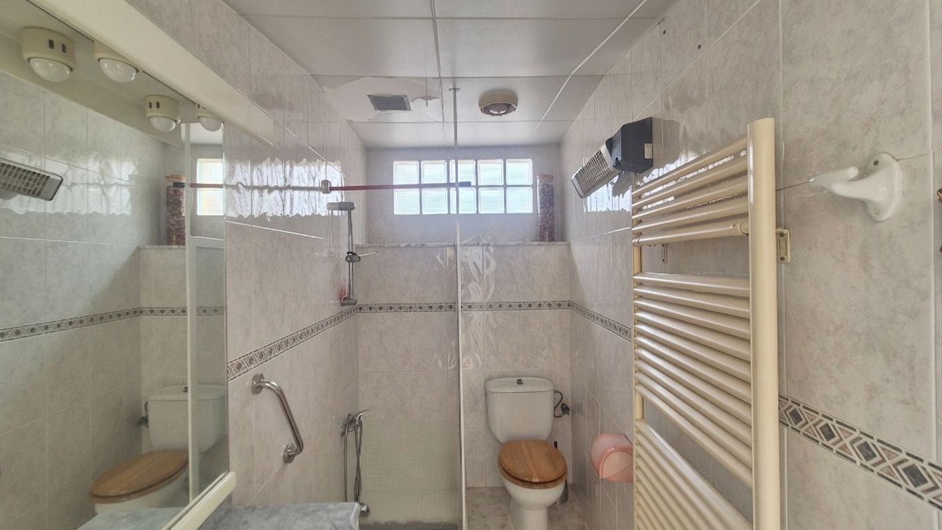 CASA DE PUEBLO HABITABLE, SEMI-ESQUINERA CON PATIO, TERRAZA Y GARAJE EN VENTA EN PALAFRUGELL