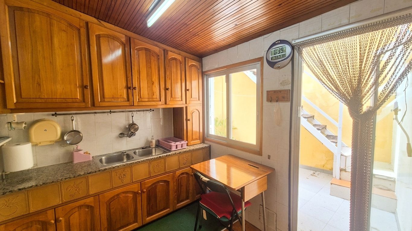 CASA DE PUEBLO HABITABLE, SEMI-ESQUINERA CON PATIO, TERRAZA Y GARAJE EN VENTA EN PALAFRUGELL