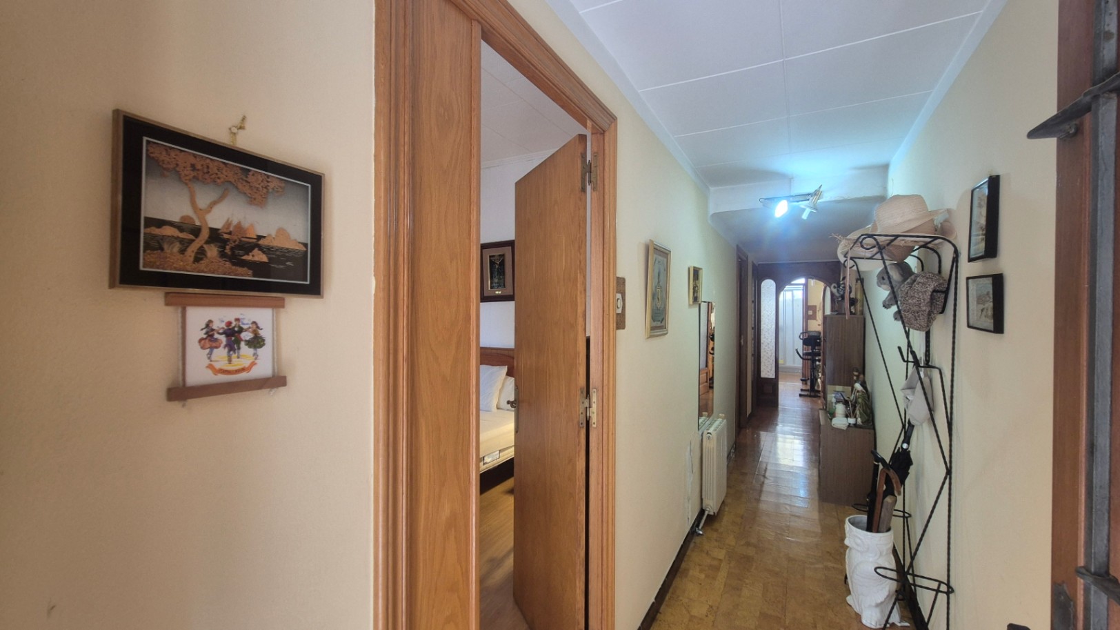 CASA DE PUEBLO HABITABLE, SEMI-ESQUINERA CON PATIO, TERRAZA Y GARAJE EN VENTA EN PALAFRUGELL