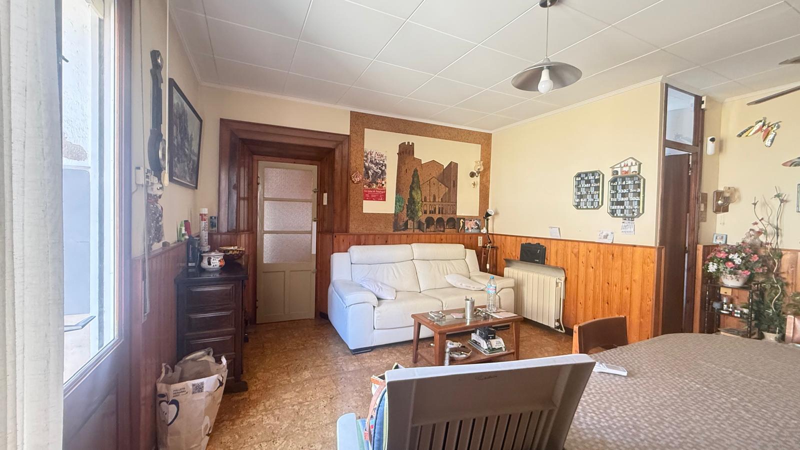 CASA DE PUEBLO HABITABLE, SEMI-ESQUINERA CON PATIO, TERRAZA Y GARAJE EN VENTA EN PALAFRUGELL
