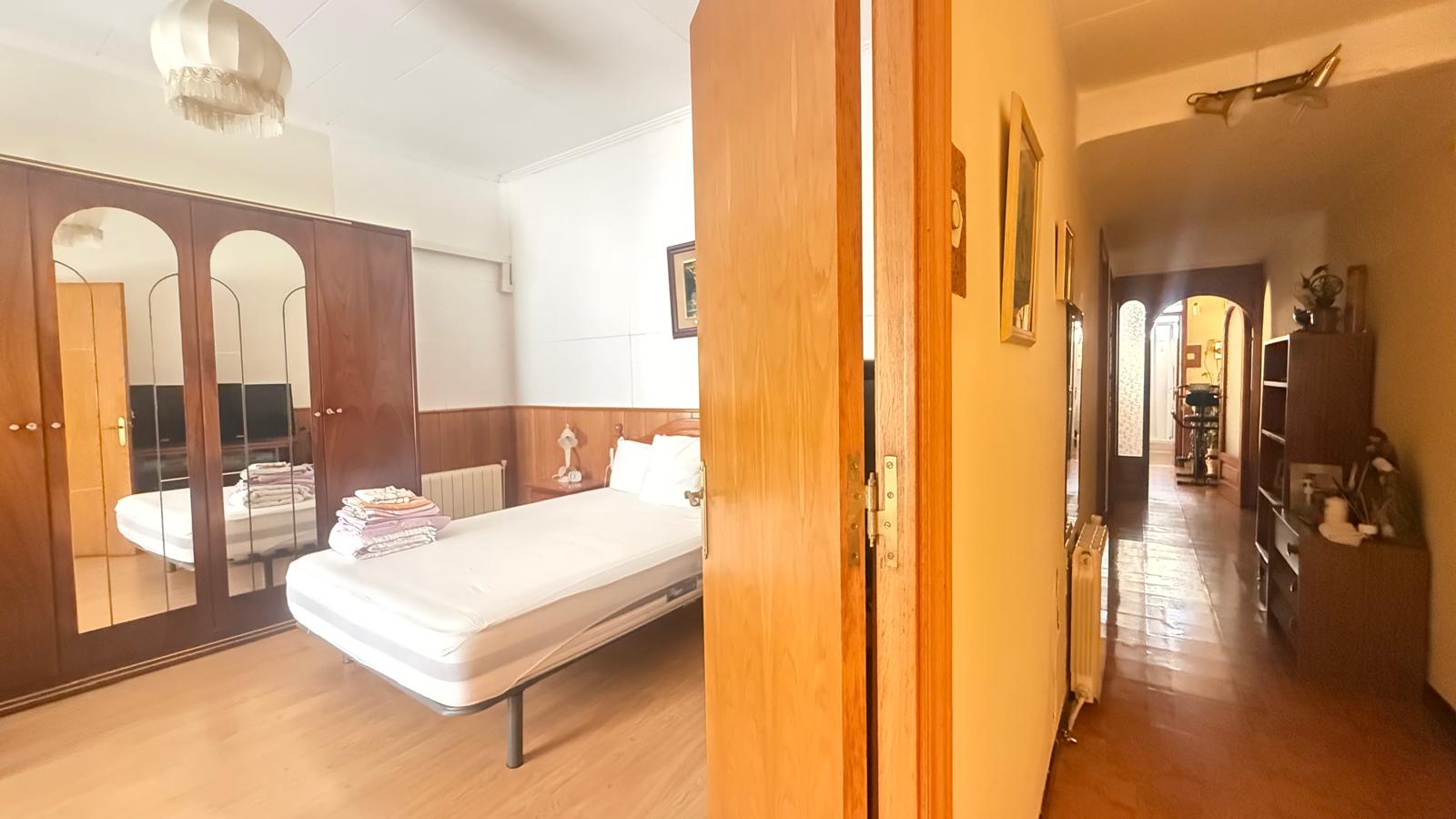 CASA DE PUEBLO HABITABLE, SEMI-ESQUINERA CON PATIO, TERRAZA Y GARAJE EN VENTA EN PALAFRUGELL