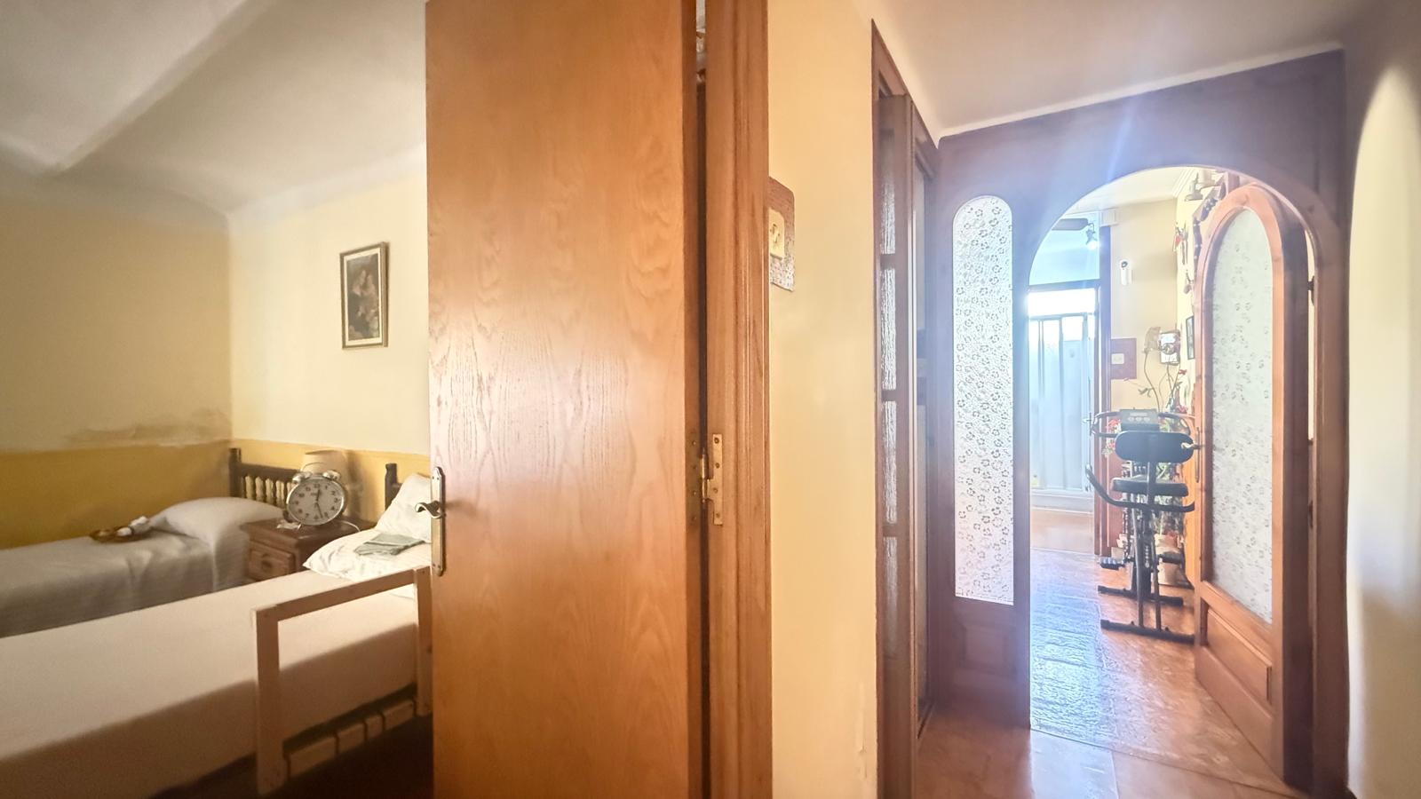 CASA DE PUEBLO HABITABLE, SEMI-ESQUINERA CON PATIO, TERRAZA Y GARAJE EN VENTA EN PALAFRUGELL
