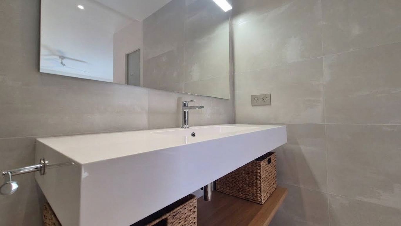 Casa con jardín y piscina comunitaria,  situada a pie del casco histórico de Pals, Girona, Baix Empordà.