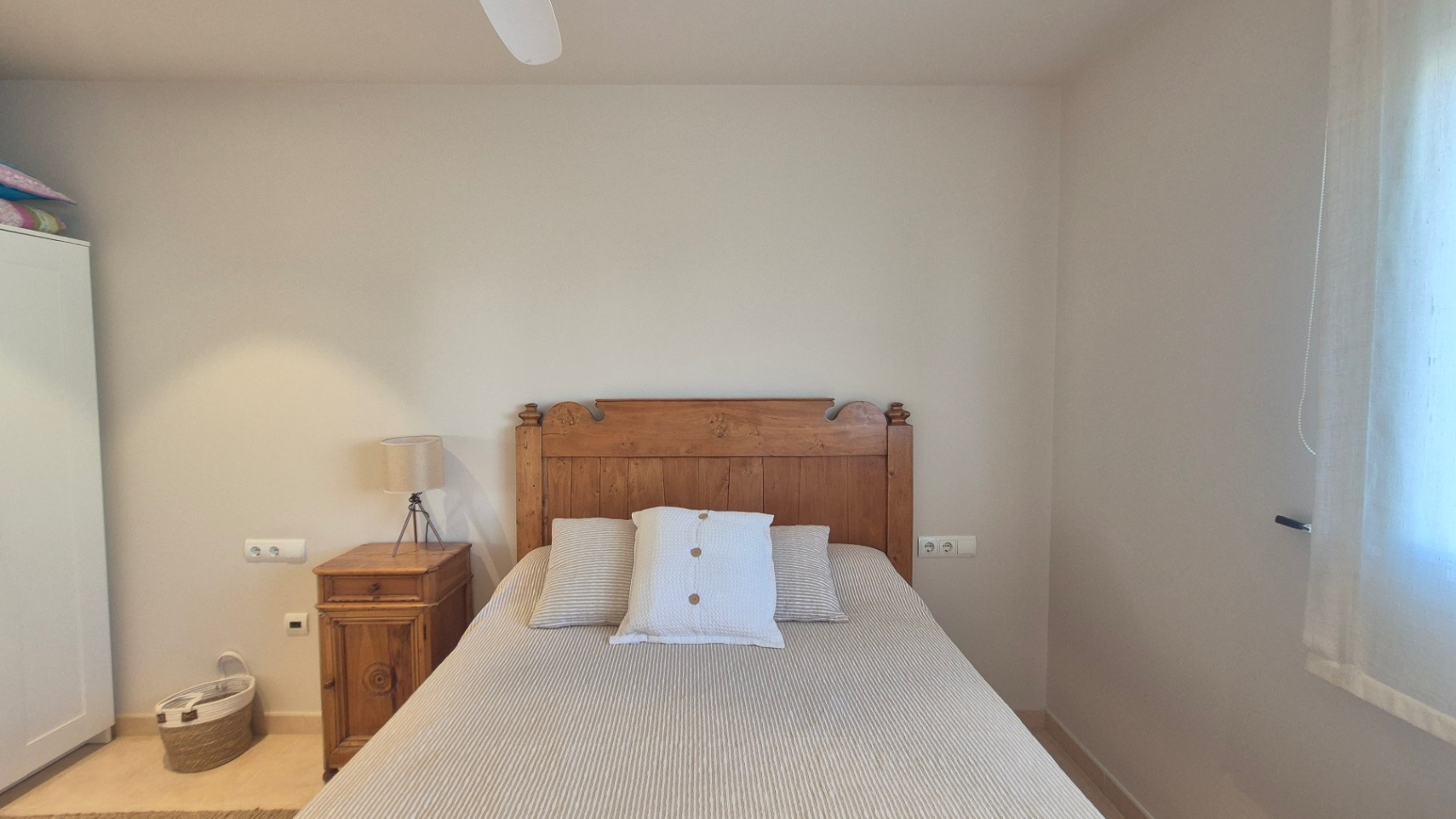 Casa con jardín y piscina comunitaria,  situada a pie del casco histórico de Pals, Girona, Baix Empordà.