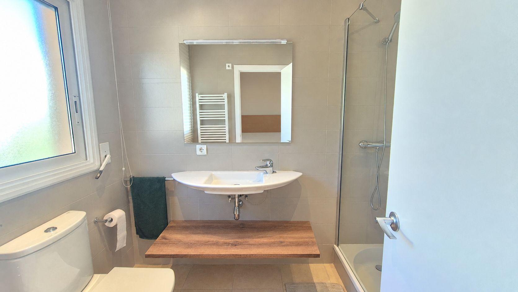 Casa con jardín y piscina comunitaria,  situada a pie del casco histórico de Pals, Girona, Baix Empordà.