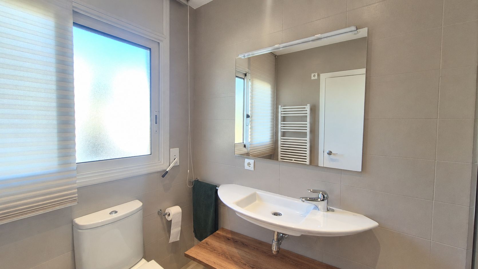 Casa con jardín y piscina comunitaria,  situada a pie del casco histórico de Pals, Girona, Baix Empordà.