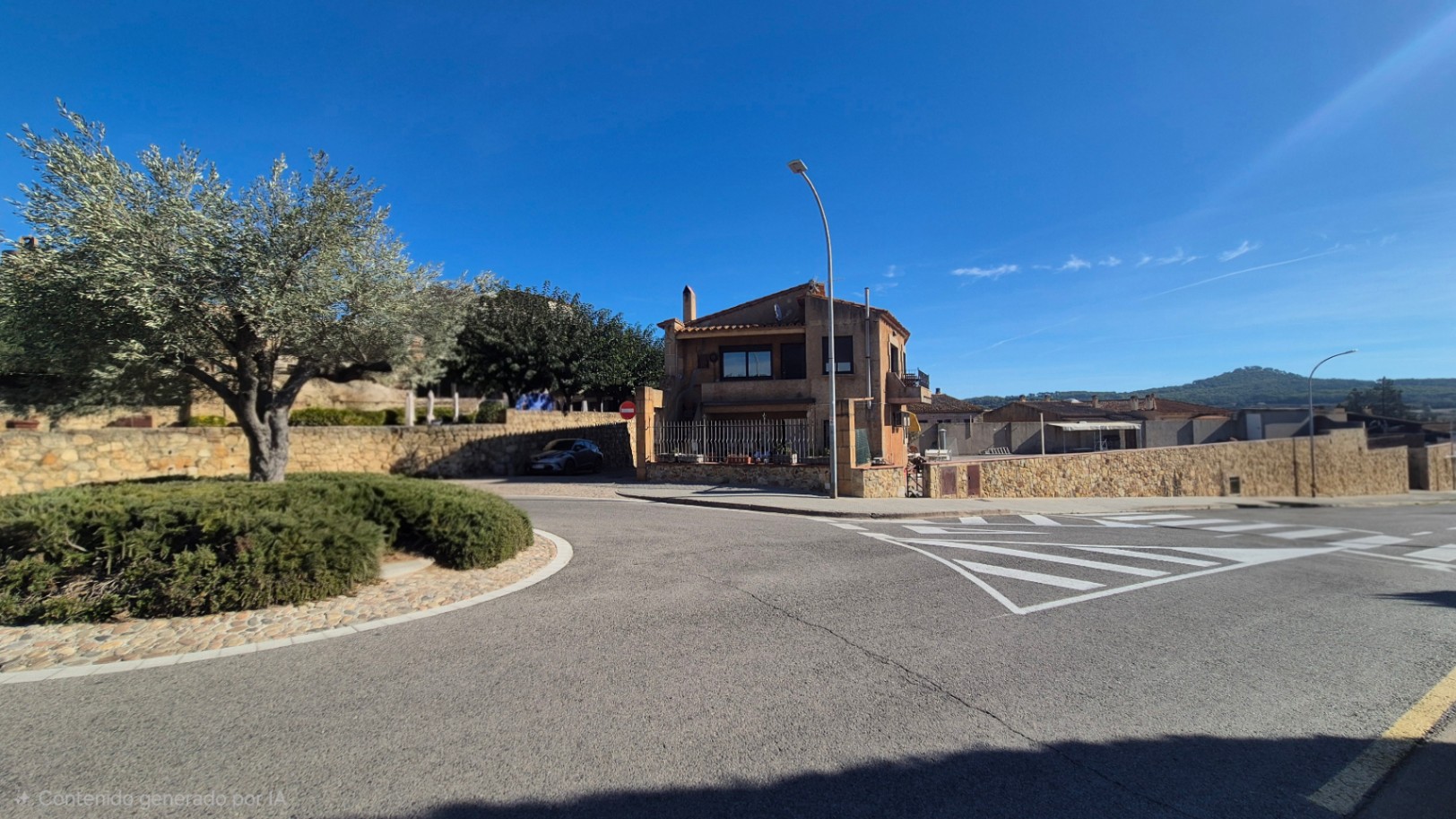Casa con jardín y piscina comunitaria,  situada a pie del casco histórico de Pals, Girona, Baix Empordà.